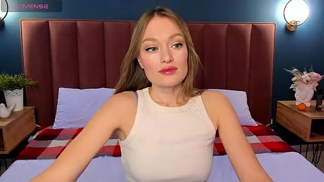 EvelynPoole online show from 12/19/25, 01:42