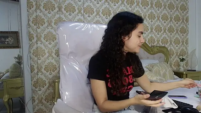 JessB  online show from 11/11/25, 06:14