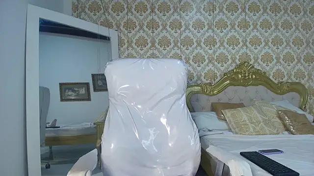 JessB  online show from 11/08/25, 08:01