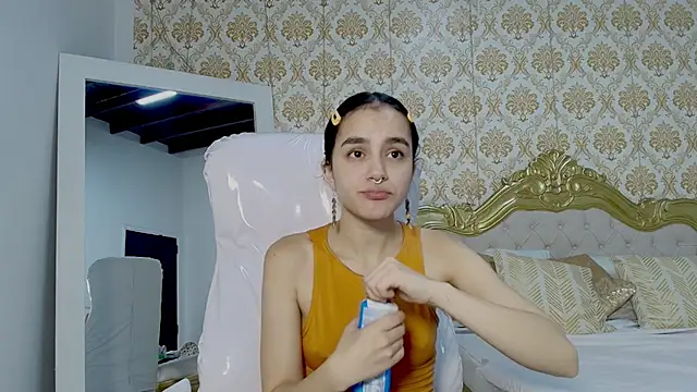 JessB  online show from 10/06/25, 05:57