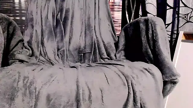 Snapshot of AMOURSWEET2025 chatting on 12/18/25, 06:34 AMOURSWEET2025 online show from 12/18/25, 06:34