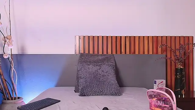 DaphneBeaumont online show from 11/24/25, 12:27