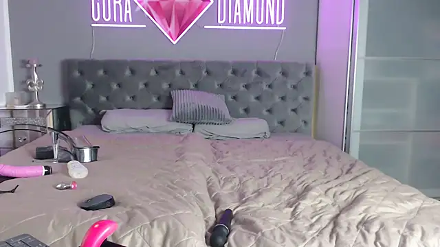 CoraDiamond online show from 09/19/25, 10:30