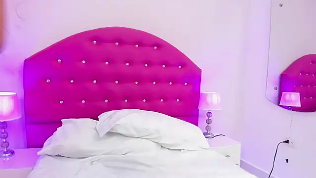 STEFANY MOLL online show from 11/27/25, 04:13