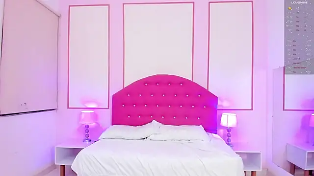 STEFANY MOLL online show from 10/26/25, 04:02