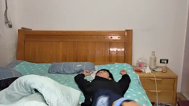 w5206t online show from 10/26/25, 01:11