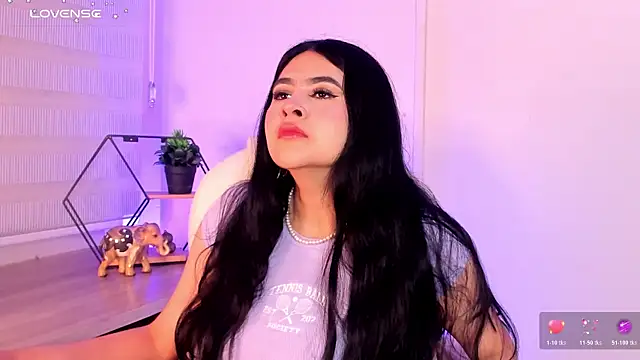 Emma  clark  online show from 11/27/25, 12:49