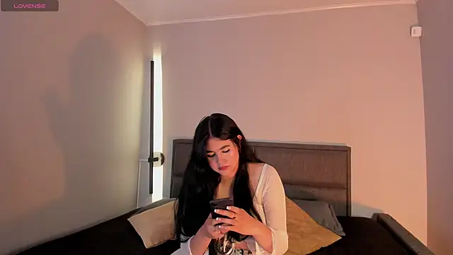 Snapshot of Emma__clark_ chatting on 05/22/26, 08:07 Emma clark online show from 05/22/26, 08:07