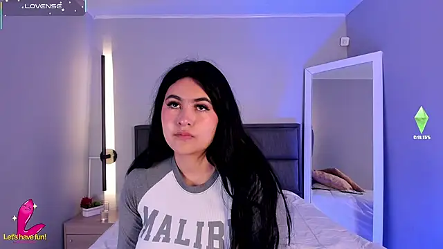 Emma  clark  online show from 11/12/25, 03:05