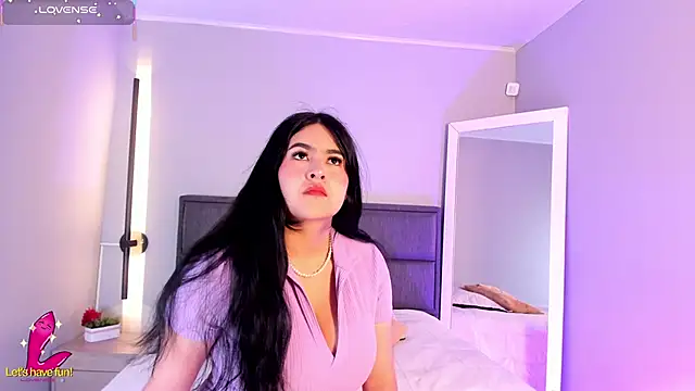 Emma  clark  online show from 11/07/25, 01:04