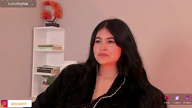Snapshot of Emma__clark_ chatting on 04/29/26, 05:30 Emma clark online show from 04/29/26, 05:30