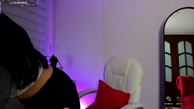 Emma  clark  online show from 11/29/25, 12:16