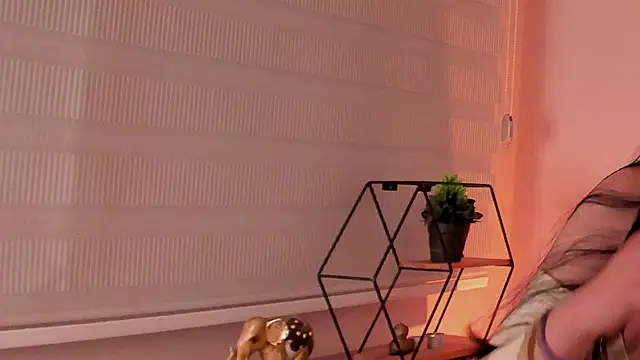 Emma  clark  online show from 03/06/26, 12:22