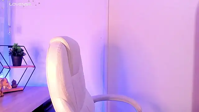 Emma  clark  online show from 11/21/25, 12:26