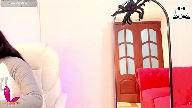 Emma  clark  online show from 10/28/25, 12:04