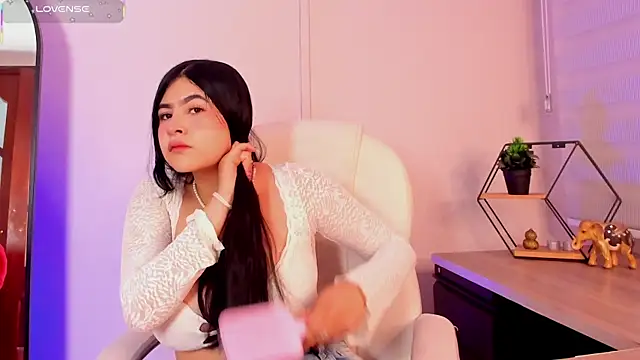 Emma  clark  online show from 11/18/25, 12:19