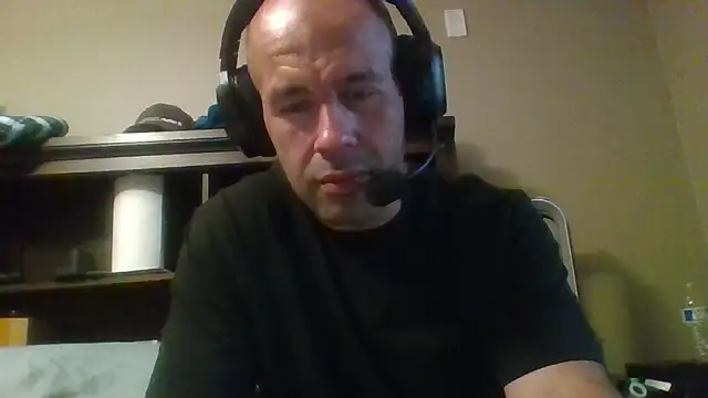 Snapshot of LeeCox chatting on 09/27/25, 10:21 LeeCox online show from 09/27/25, 10:21