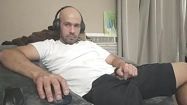 Snapshot of LeeCox chatting on 03/07/25, 03:40 LeeCox online show from 03/07/25, 03:40