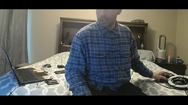 Snapshot of LeeCox chatting on 02/12/25, 09:01 LeeCox online show from 02/12/25, 09:01