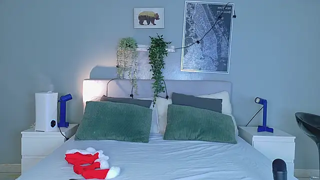 Nickifox   online show from 12/18/25, 07:29