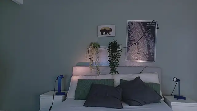 Nickifox   online show from 12/15/25, 07:31