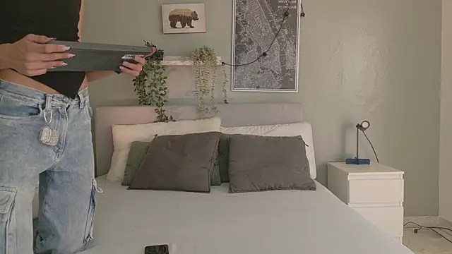 Nickifox   online show from 12/01/25, 07:26