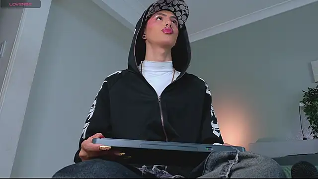 Nickifox   online show from 10/08/25, 07:36