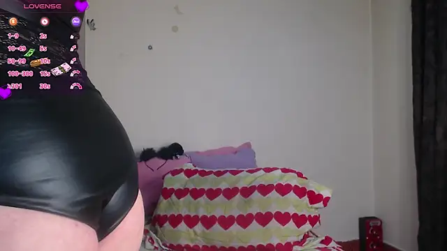 evangeline lover online show from 05/04/26, 12:41