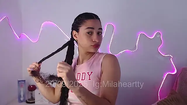 Snapshot of heartty_Milah chatting on 09/29/25, 02:34 heartty Milah online show from 09/29/25, 02:34