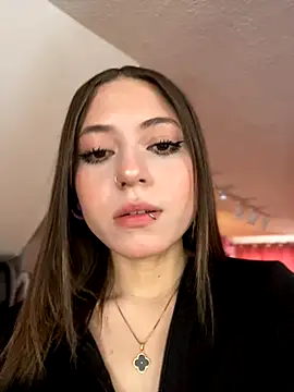 Snapshot of PrettyAmber chatting on 10/19/25, 06:54 PrettyAmber online show from 10/19/25, 06:54