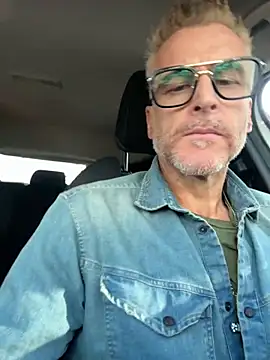 Axl hot online show from 09/20/25, 07:35