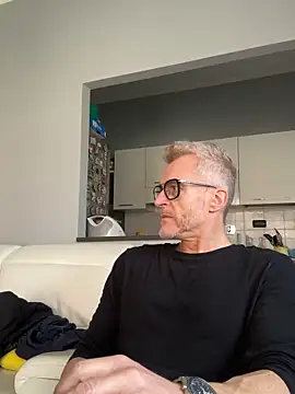 Axl hot online show from 03/12/26, 11:47