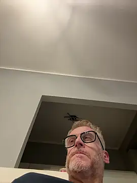 Axl hot online show from 03/26/26, 06:39