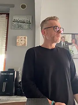 Axl hot online show from 03/06/26, 01:06