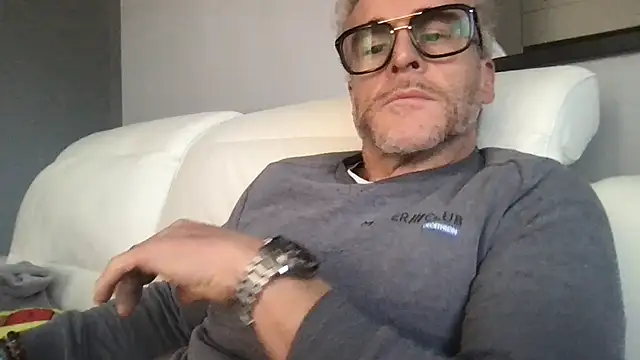 Axl hot online show from 02/23/26, 02:17