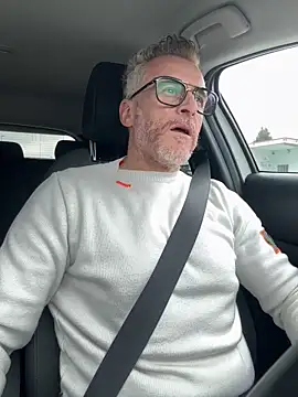 Axl hot online show from 04/01/26, 03:31