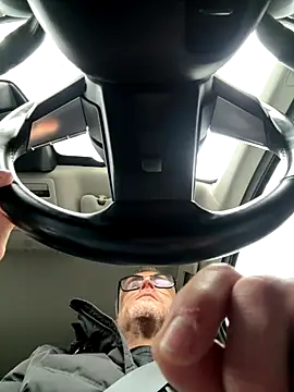 Axl hot online show from 12/20/25, 08:39