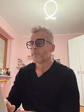 Axl hot online show from 03/03/26, 11:28