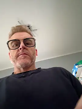 Axl hot online show from 03/13/26, 10:31