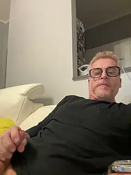 Axl hot online show from 04/05/26, 11:55