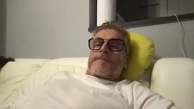 Axl hot online show from 04/14/26, 08:47