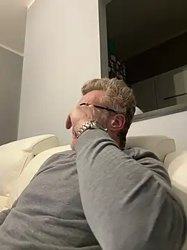 Axl hot online show from 02/23/26, 12:56