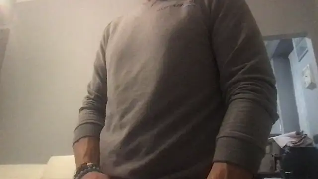 Axl hot online show from 10/24/25, 08:08