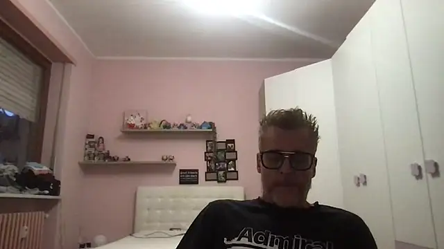 Snapshot of Axl_hot chatting on 05/22/26, 07:12 Axl hot online show from 05/22/26, 07:12