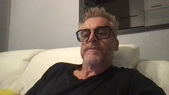 Snapshot of Axl_hot chatting on 06/03/26, 07:51 Axl hot online show from 06/03/26, 07:51
