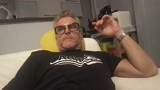 Snapshot of Axl_hot chatting on 06/29/26, 07:57 Axl hot online show from 06/29/26, 07:57