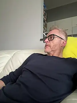 Axl hot online show from 03/14/26, 01:17