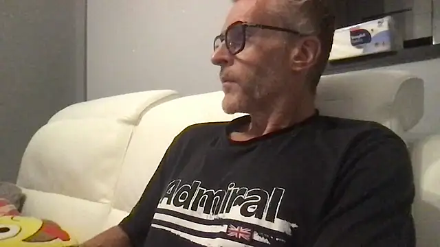 Axl hot online show from 09/11/25, 07:58