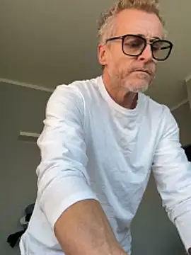 Axl hot online show from 02/24/26, 10:38