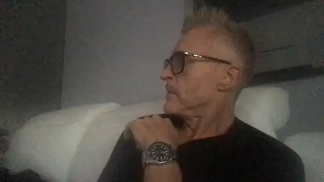 Axl hot online show from 09/25/25, 04:35